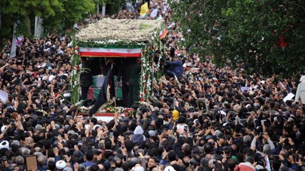 حشود بالآلاف في طهران