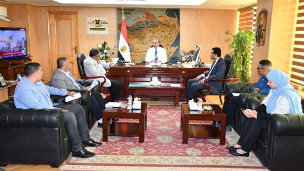 محافظ الفيوم يتلقى