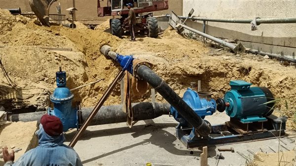 تصليح خط المياه بحدائق