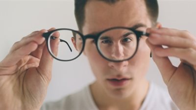 كيف يمكن لقضاء المزيد من الوقت في الهواء الطلق تعزيز صحة العين؟.. استشاري يوضح