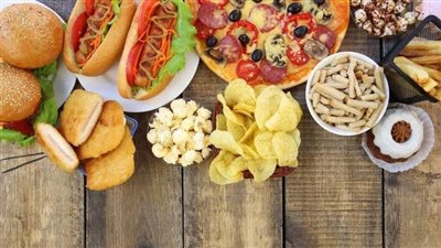 الأطعمة فائقة المعالجة تزيد من خطر الإصابة بالسكتة الدماغية والخرف | دراسة