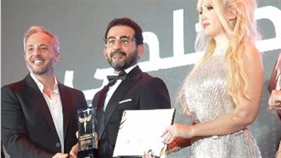 تكريم أحمد حلمي في حفل قادة العمل الإنساني بدبي