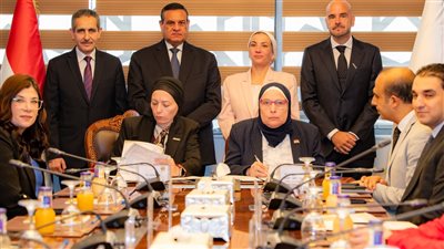 وزيرة البيئة تشهد توقيع عقد إدارة وتشغيل مصنع تدوير ومعالجة المخلفات بالمحلة الكبرى