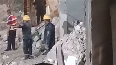 دون إصابات.. انهيار أجزاء من عقار في المنشية بالإسكندرية وإنقاذ سيدة محتجزة داخله