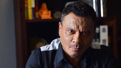 عباس أبو الحسن يتفاوض مع أهالي المجني عليهما في واقعة الدهس بالشيخ زايد للتصالح