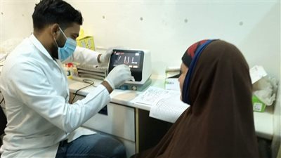 صحة المنيا: توقيع الكشف الطبي على 1690 حالة خلال قافلة طبية بقرية أبو سيدهم بمركز سمالوط