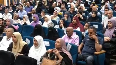 حجاج بيت الله يتسلمون ملابس الإحرام بالقليوبية.. وإحدى السيدات: فرحتي أكبر من سعادتي بزواج أولادي | بث مباشر