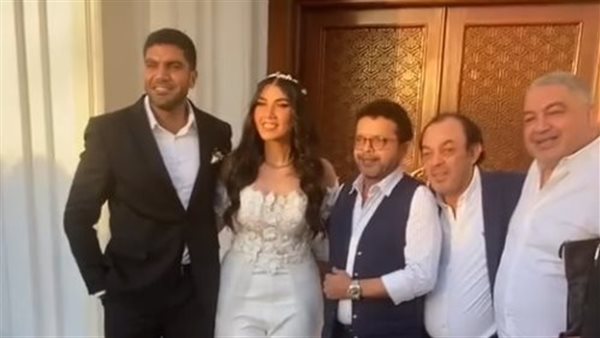 محمد هنيدي يحضر عقد