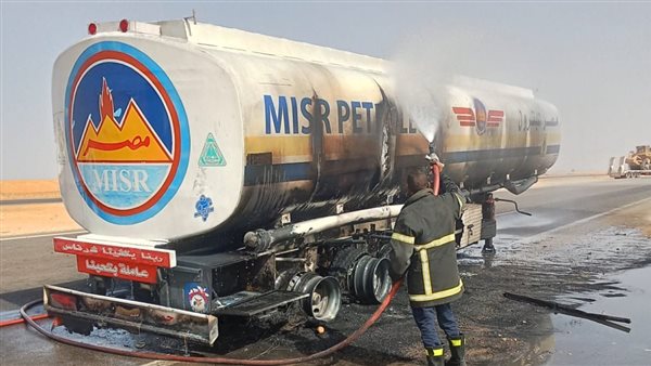 حريق في سيارة مواد