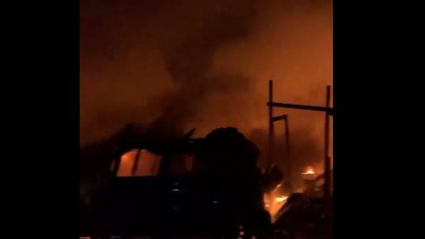 نيران تلتهم خيام