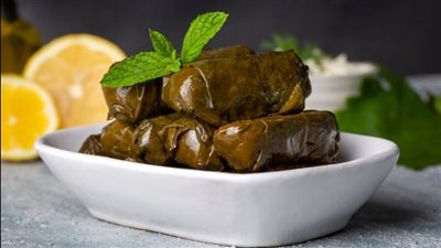 طريقة عمل محشي ورق العنب.. بداية من السلق إلى مدة التسوية