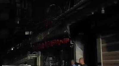 صعق كهربائي واختناقات.. إصابة 7 أشخاص في حريق مخزن ملابس بالدقهلية| بث مباشر