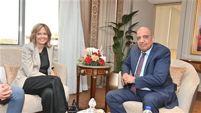 وزير قطاع الأعمال يجتمع بسفيرة النرويج ويتابع تنفيذ مشروع الطاقة الشمسية بنجع حمادي 