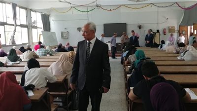 رئيس جامعة المنيا يتفقد سير أعمال الامتحانات خلال أسبوعها الثالث