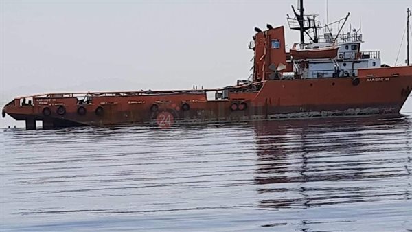 السفينة الجانحة أمام