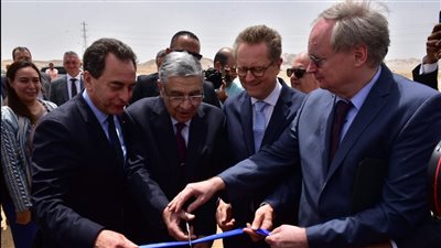 سفير الاتحاد الأوروبي خلال افتتاح مزرعة الرياح بالسويس: مصر تتخذ خطوة جديدة نحو خفض الاحتباس الحراري 