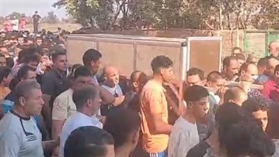 دافع عن زبون فقتله.. أهالي كفر الشيخ يشيعون جنازة شاب لقي مصرعه على يد صديقه | بث مباشر