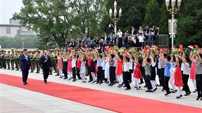 السيسي يلتقي رئيس اللجنة الدائمة للمجلس الوطني لنواب الشعب الصيني 