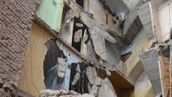 انهيار أجزاء من عقار