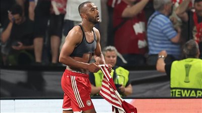 أولمبياكوس يتوج بدوري المؤتمر الأوروبي بعد الفوز على فيورنتينا بهدف قاتل