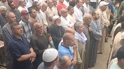 انهيار أسرة ضحية دهس الفنان عباس أبو الحسن خلال أداء صلاة الجنازة عليها| بث مباشر