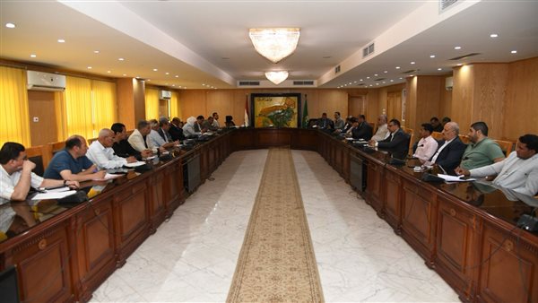 اجتماع محافظ الفيوم