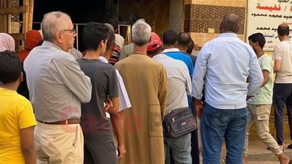 طوابير بمخابز الأقصر