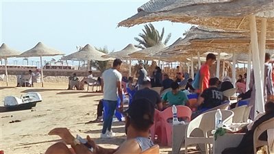 إقبال كبير على شواطئ طور سيناء تزامنًا مع ارتفاع درجات الحرارة