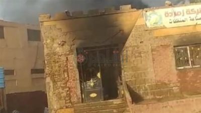 السيطرة على حريق نشب داخل مصنع منظفات بالبدرشين | صور