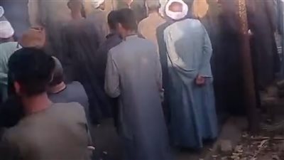 شهداء لقمة العيش.. تشييع جثامين ثلاثة أشخاص سقط عليهم سور فندق في قنا