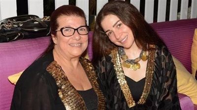 مي عز الدين تكشف لـ القاهرة 24 تفاصيل الحالة الصحية لوالدتها 