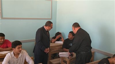 محافظ شمال سيناء يتفقد امتحانات الثانوية الأزهرية بمعاهد العريش