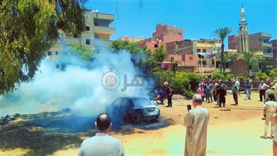 تفحم سيارة ملاكي أثناء سيرها بسبب ارتفاع درجات الحرارة ونجاة قائدها بالغربية| صور