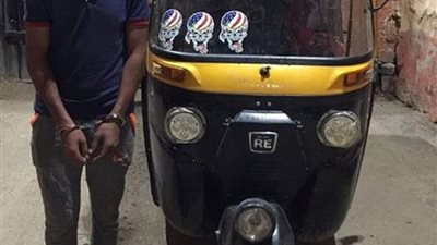 احتك بيه وهو ماشي.. طالب يطعن سائق توك توك بسلاح أبيض في سوهاج والأمن يضبط المتهم 