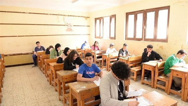 طلاب الشهادة الإعدادية