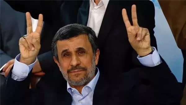 أحمدي نجاد يقدم أوراق