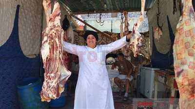 أم سعيد أصغر جزارة بالمنوفية: أنا ست بـ100 راجل وواقفة في ضهر جوزي