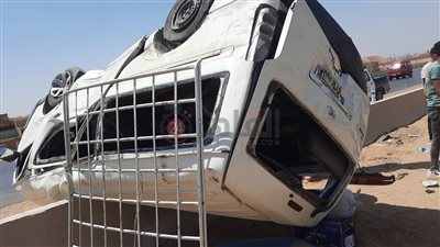 إصابة 13 شخصا في انقلاب سيارة ميكروباص بالجيزة