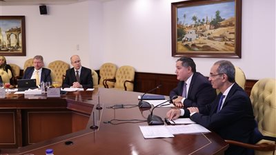 وزير الاتصالات يبحث مع وزير الاقتصاد المجري سبل التعاون بمجالات الذكاء الاصطناعي