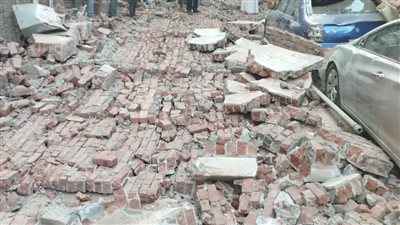 السور مبني من 50 عامًا وقع عليهما فجأه.. التفاصيل الكاملة لمصرع عاملين انهار عليهما سور مصنع زجاج بشبرا الخيمة