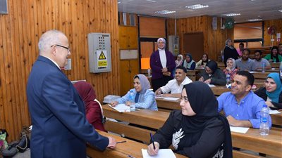  الخشت يتفقد لجان الدراسات العليا بكلية الإعلام للاطمئنان على سير الامتحانات