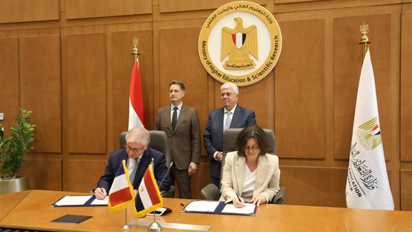 جانب من توقيع الاتفاقية