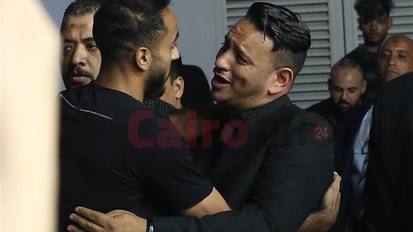 كهربا في عزاء والدة