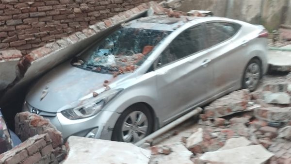 انهيار سور بطول 30