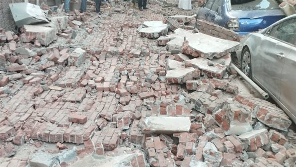  انهيار سور المصنع