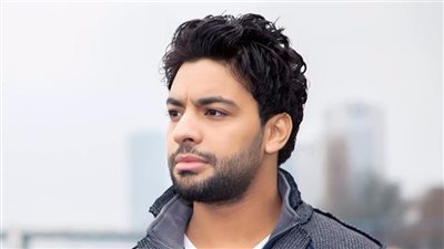 كدمات بسيطة.. تفاصيل حادث اصطدام المطرب أحمد جمال بمسن على طريق الواحات | خاص