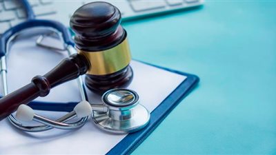 الاشتراك شرط لاستمرار مزاولة المهنة.. صندوق للتعويضات عن الأخطاء الطبية بمشروع قانون جديد