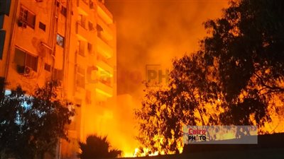 حريق بأرض فضاء في شارع الهرم والحماية المدنية تحاول السيطرة | صور