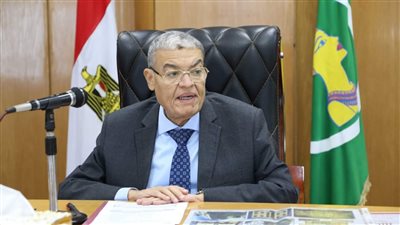 محافظ المنيا يناقش مشروع تطوير عمارات الإيواء بجنوب المدينة