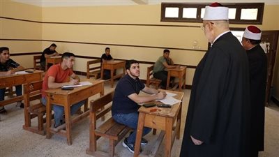 اليوم.. طلاب الأدبي يؤدون أخر أيام امتحانات الثانوية الأزهرية 2024